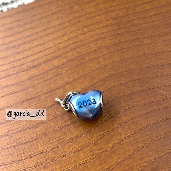 Blue 2023 Graduation Heart Charm - Picture 2 of 5